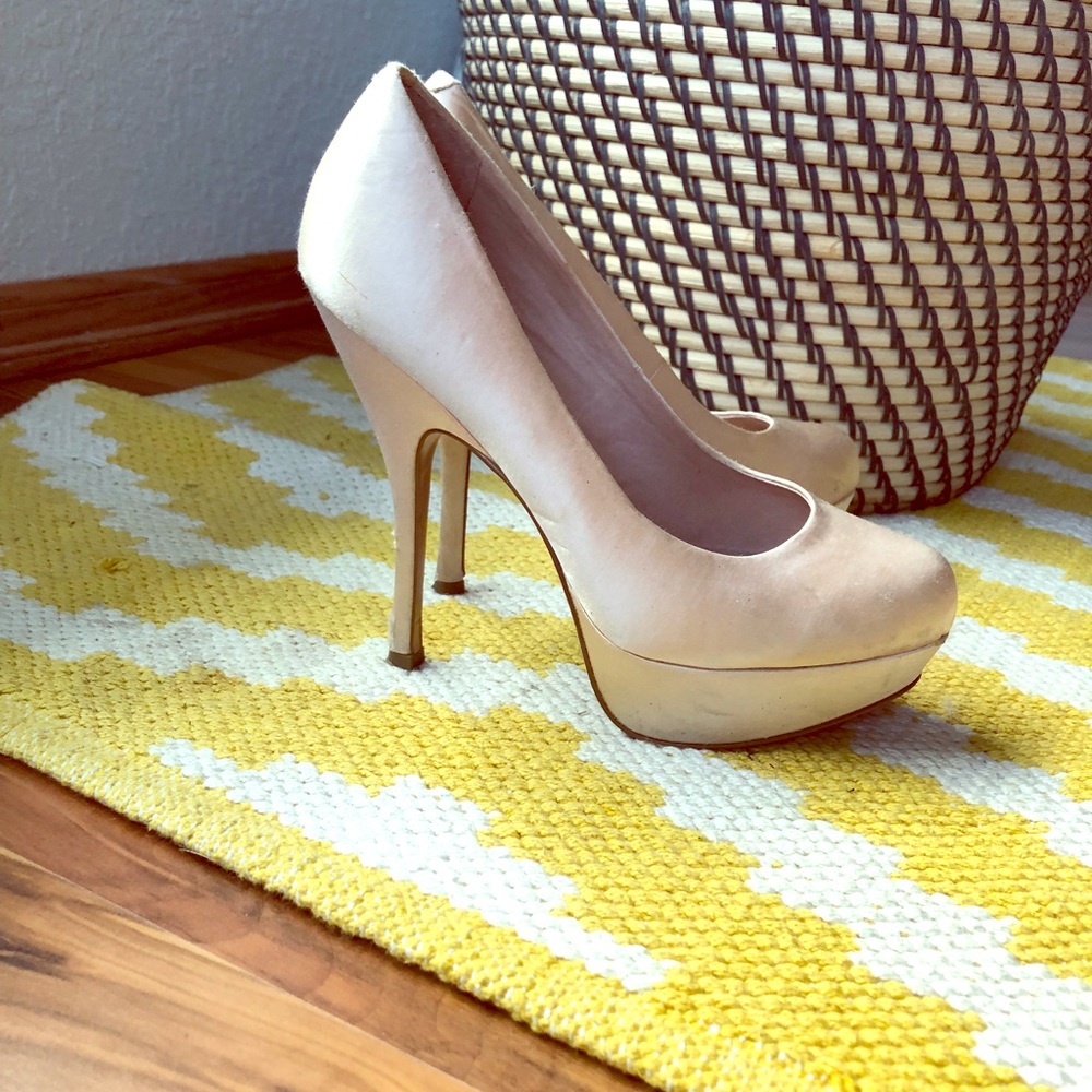 Steve Madden platform pumps